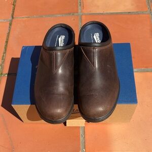 Blundstone Men’s Brown Leather Slip-On Clogs